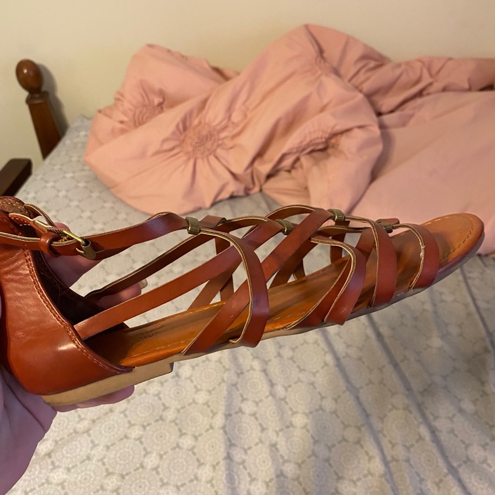 Sandles - Picture 3 of 3